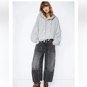 Free People Olsen Cuffed Crop Barrel Jeans We The Free Taper Barrel- Black
NWOT